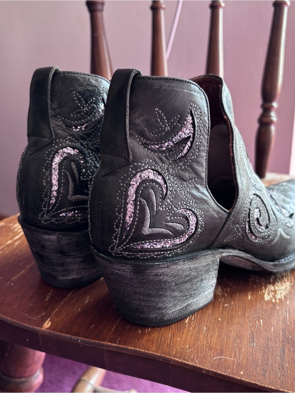 Women's Black Embroidered Cutout Ankle Boots - Stylish Western-Inspired Shoes7.5 - Picture 6 of 9